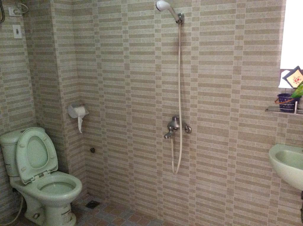 Phuong Dong Hotel Hanoi Room photo